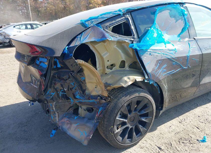 Photo 6 of 2021 Tesla Model Y LONG RANGE DUAL MOTOR ALL-WHEEL DRIVE (VIN 5YJYGDEE2MF214490)