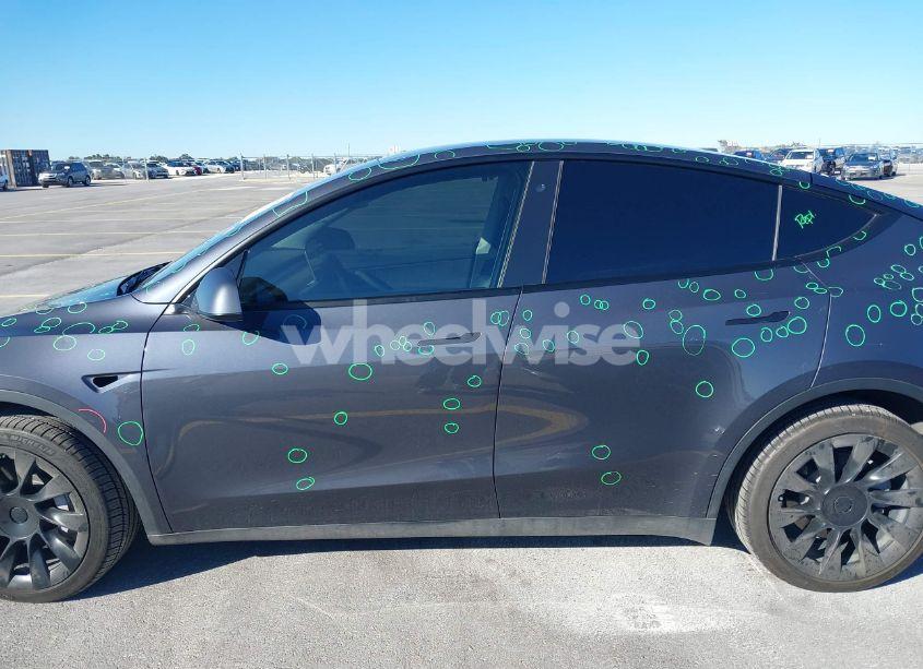 Photo 13 of 2021 Tesla Model Y LONG RANGE DUAL MOTOR ALL-WHEEL DRIVE (VIN 5YJYGDEE2MF254391)