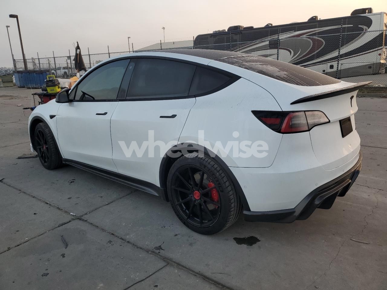 Photo 2 of 2020 TESLA MODEL Y (VIN 5YJYGDEE3LF059267)