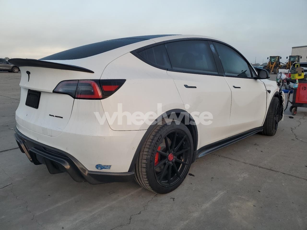 Photo 3 of 2020 TESLA MODEL Y (VIN 5YJYGDEE3LF059267)