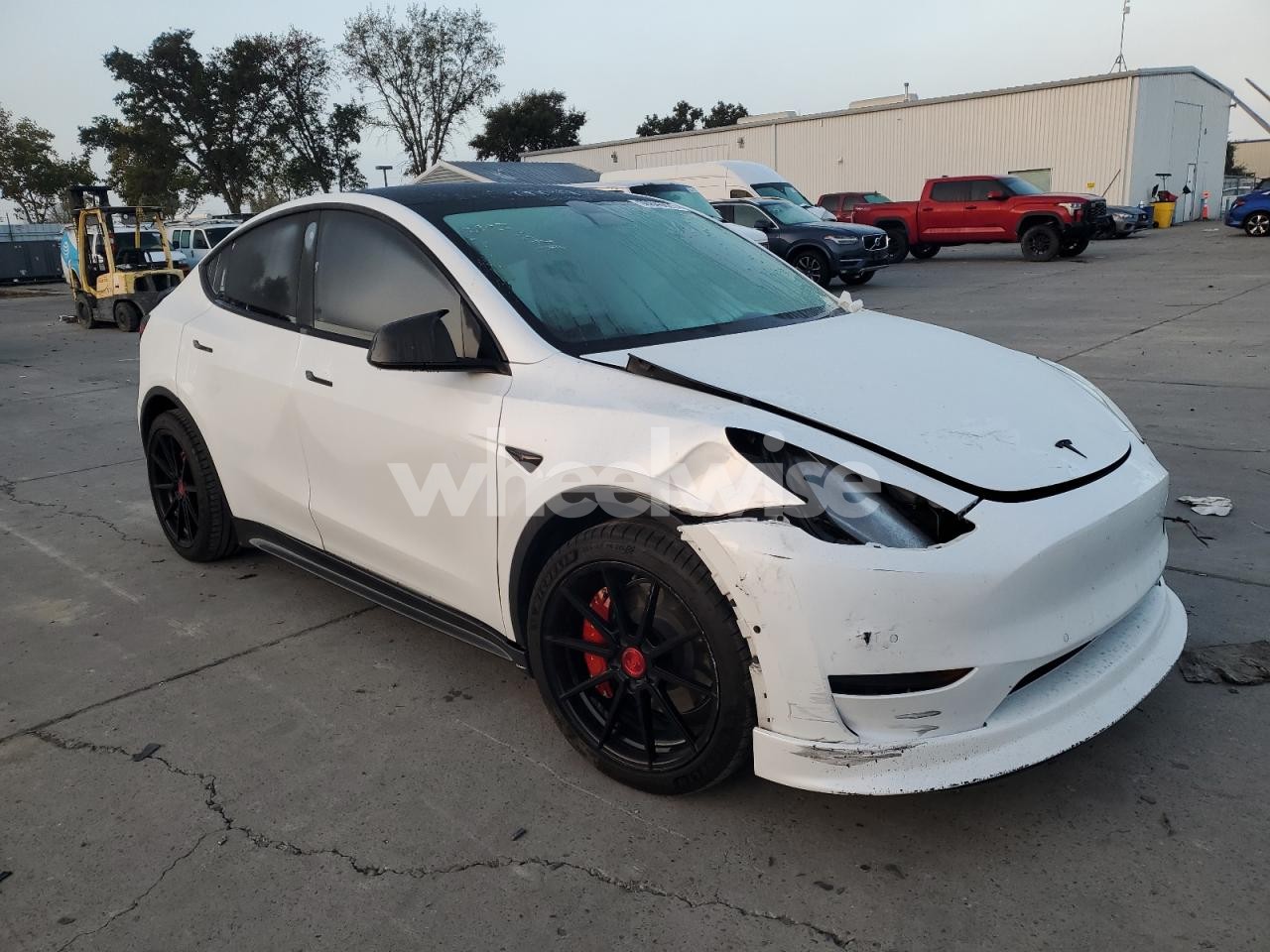Photo 4 of 2020 TESLA MODEL Y (VIN 5YJYGDEE3LF059267)
