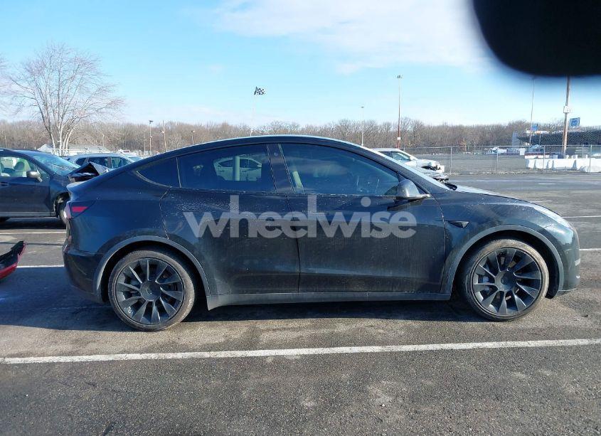 Photo 13 of 2021 Tesla Model Y LONG RANGE DUAL MOTOR ALL-WHEEL DRIVE (VIN 5YJYGDEE3MF084686)
