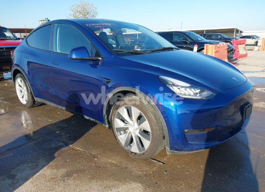 2021 Tesla Model Y LONG RANGE DUAL MOTOR ALL-WHEEL DRIVE (VIN 5YJYGDEE3MF105360) main photo