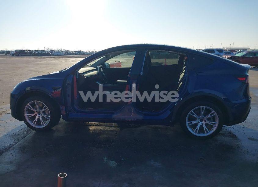 Photo 14 of 2021 Tesla Model Y LONG RANGE DUAL MOTOR ALL-WHEEL DRIVE (VIN 5YJYGDEE3MF105360)