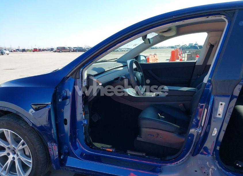 Photo 5 of 2021 Tesla Model Y LONG RANGE DUAL MOTOR ALL-WHEEL DRIVE (VIN 5YJYGDEE3MF105360)