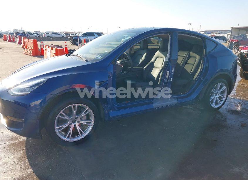 Photo 6 of 2021 Tesla Model Y LONG RANGE DUAL MOTOR ALL-WHEEL DRIVE (VIN 5YJYGDEE3MF105360)
