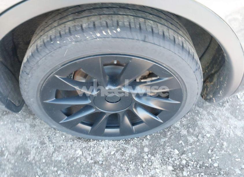 Photo 12 of 2021 Tesla Model Y LONG RANGE DUAL MOTOR ALL-WHEEL DRIVE (VIN 5YJYGDEE3MF192001)