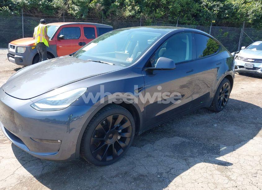 Photo 2 of 2021 Tesla Model Y LONG RANGE DUAL MOTOR ALL-WHEEL DRIVE (VIN 5YJYGDEE3MF192001)
