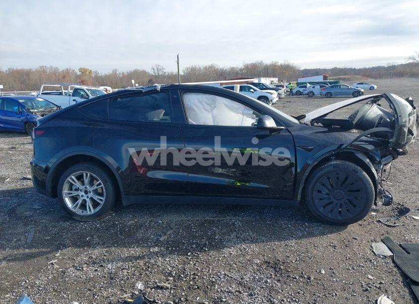 Photo 13 of 2021 Tesla Model Y LONG RANGE DUAL MOTOR ALL-WHEEL DRIVE (VIN 5YJYGDEE3MF196128)