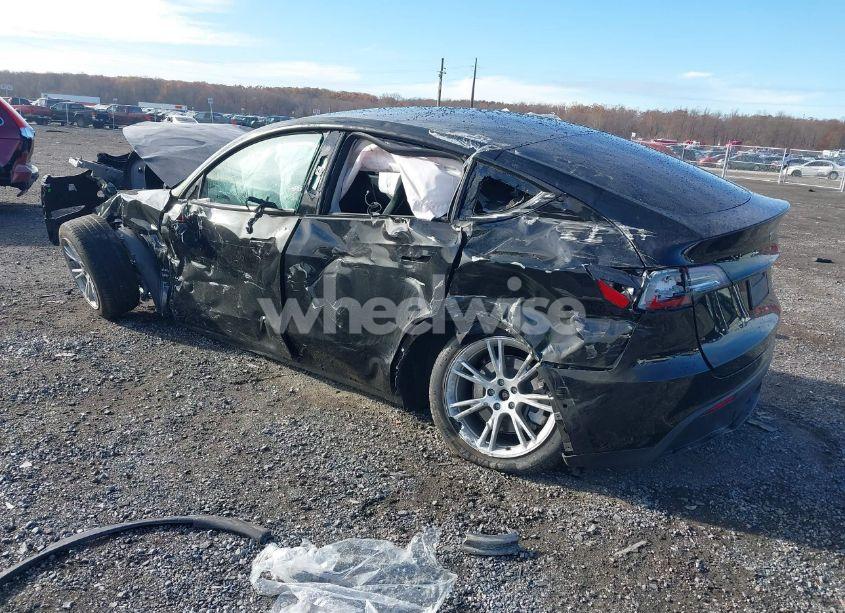 Photo 3 of 2021 Tesla Model Y LONG RANGE DUAL MOTOR ALL-WHEEL DRIVE (VIN 5YJYGDEE3MF196128)