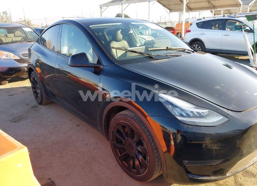 2021 Tesla Model Y LONG RANGE DUAL MOTOR ALL-WHEEL DRIVE (VIN 5YJYGDEE3MF215549) main photo