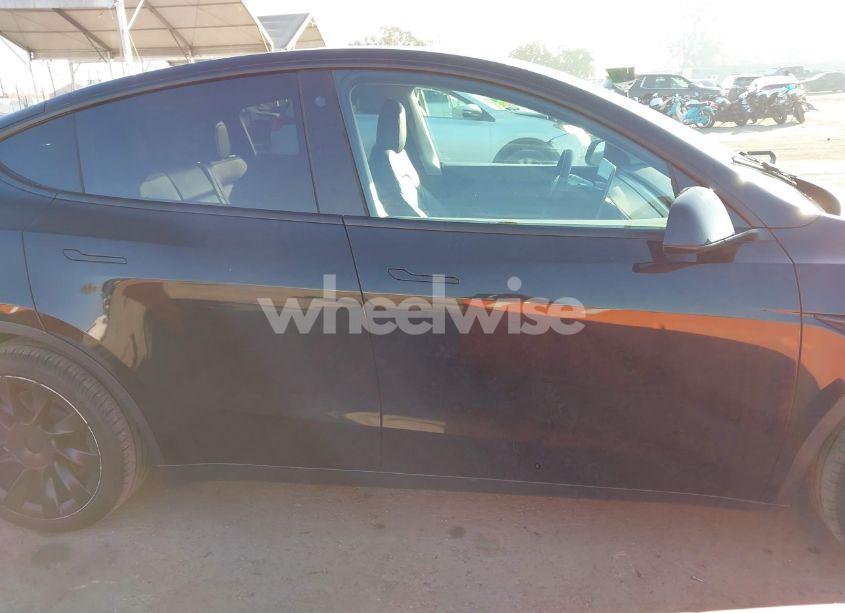 Photo 13 of 2021 Tesla Model Y LONG RANGE DUAL MOTOR ALL-WHEEL DRIVE (VIN 5YJYGDEE3MF215549)