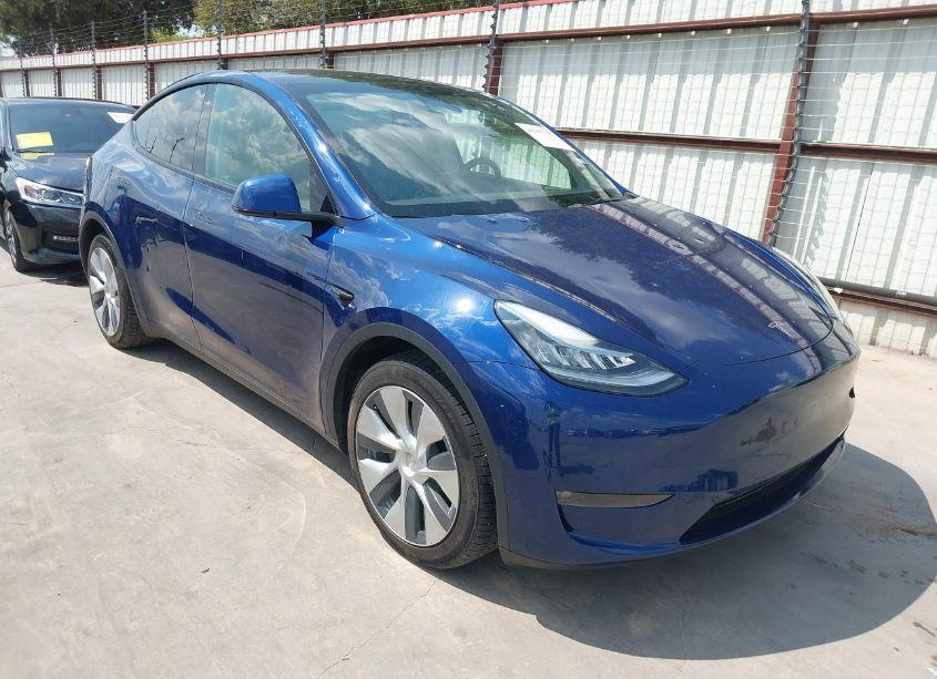 2021 Tesla Model Y LONG RANGE DUAL MOTOR ALL-WHEEL DRIVE (VIN 5YJYGDEE3MF300505) main photo