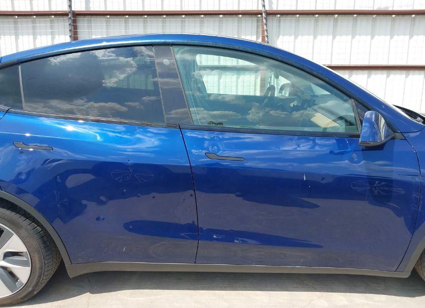 Photo 13 of 2021 Tesla Model Y LONG RANGE DUAL MOTOR ALL-WHEEL DRIVE (VIN 5YJYGDEE3MF300505)