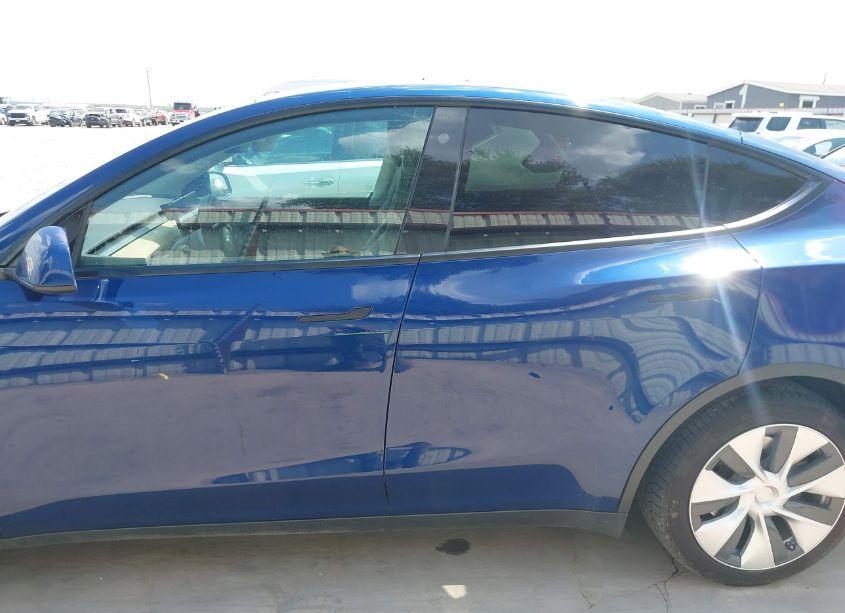 Photo 14 of 2021 Tesla Model Y LONG RANGE DUAL MOTOR ALL-WHEEL DRIVE (VIN 5YJYGDEE3MF300505)
