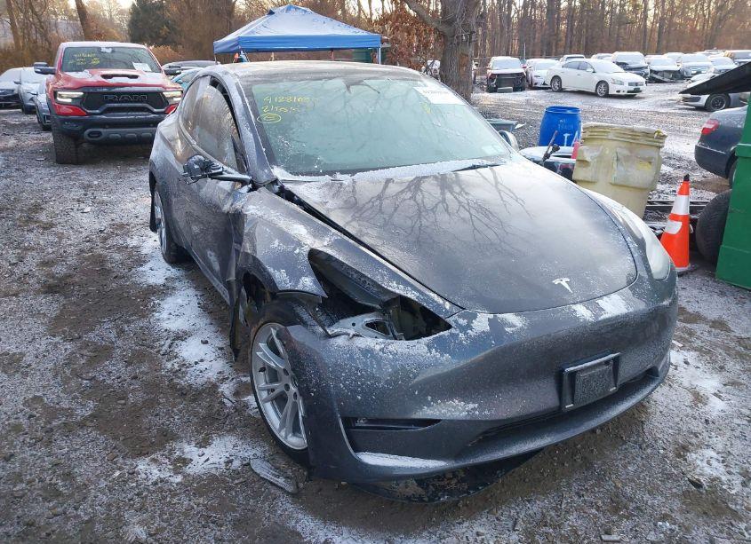 Photo 6 of 2021 Tesla Model Y LONG RANGE DUAL MOTOR ALL-WHEEL DRIVE (VIN 5YJYGDEE4MF142255)