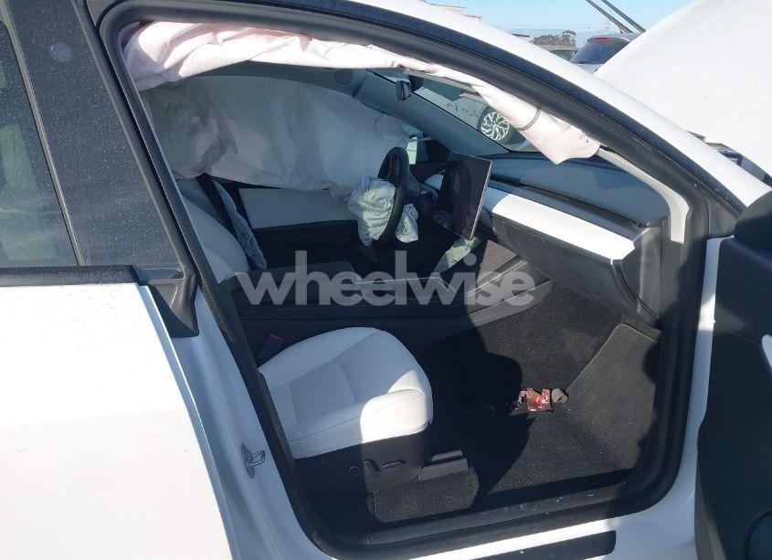 Photo 5 of 2021 Tesla Model Y LONG RANGE DUAL MOTOR ALL-WHEEL DRIVE (VIN 5YJYGDEE4MF151716)