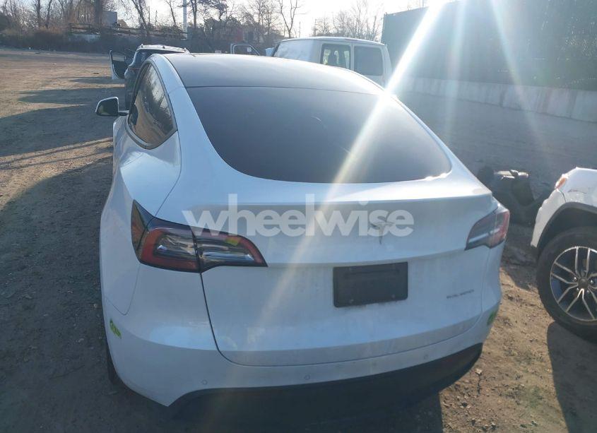 Photo 16 of 2021 Tesla Model Y LONG RANGE DUAL MOTOR ALL-WHEEL DRIVE (VIN 5YJYGDEE4MF200185)