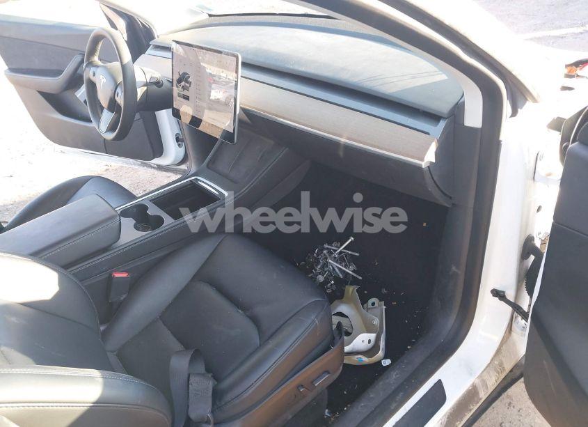 Photo 5 of 2021 Tesla Model Y LONG RANGE DUAL MOTOR ALL-WHEEL DRIVE (VIN 5YJYGDEE4MF200185)