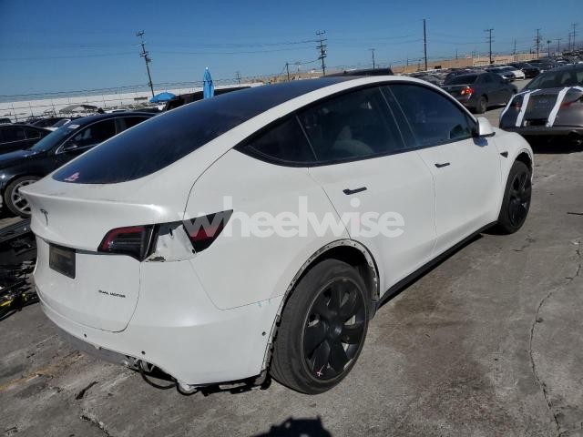 Photo 3 of 2021 TESLA MODEL Y (VIN 5YJYGDEE4MF210067)