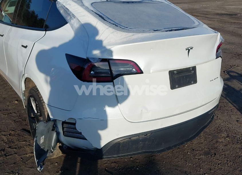 Photo 6 of 2020 Tesla Model Y LONG RANGE DUAL MOTOR ALL-WHEEL DRIVE (VIN 5YJYGDEE5LF033298)