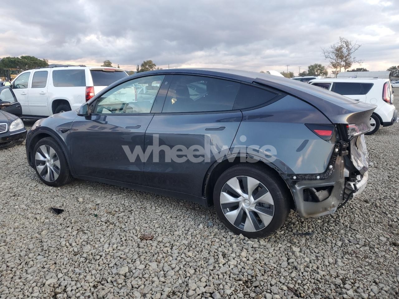 Photo 2 of 2021 TESLA MODEL Y (VIN 5YJYGDEE5MF093714)
