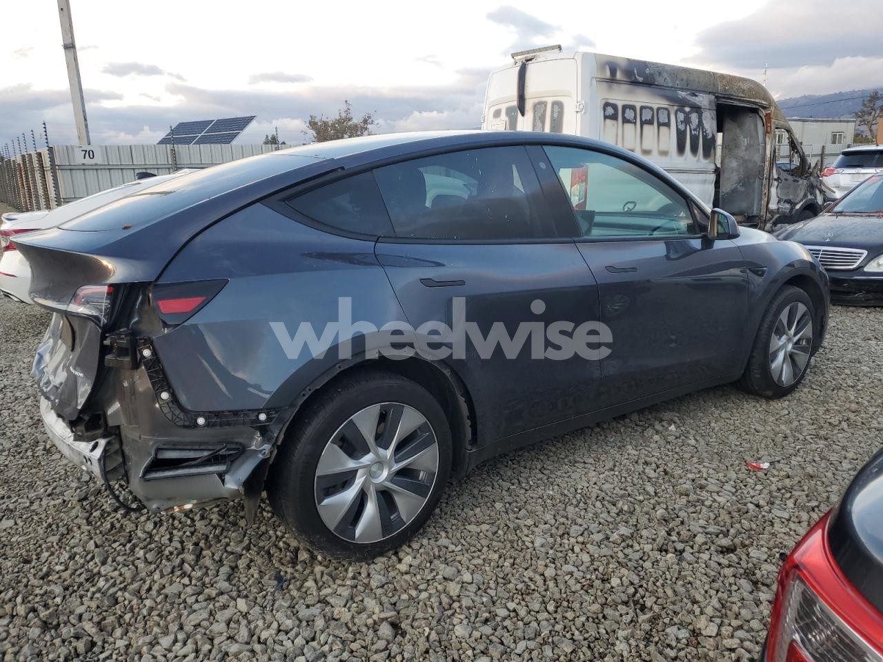 Photo 3 of 2021 TESLA MODEL Y (VIN 5YJYGDEE5MF093714)