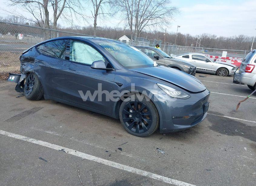 2021 Tesla Model Y LONG RANGE DUAL MOTOR ALL-WHEEL DRIVE (VIN 5YJYGDEE5MF125626) main photo