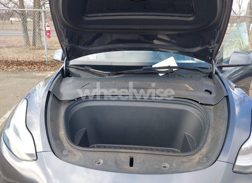 Photo 10 of 2021 Tesla Model Y LONG RANGE DUAL MOTOR ALL-WHEEL DRIVE (VIN 5YJYGDEE5MF125626)