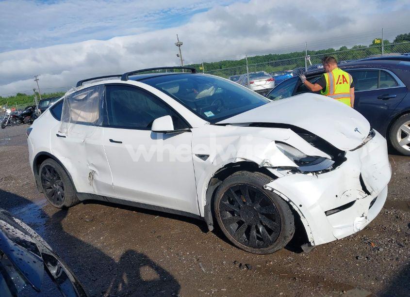 Photo 13 of 2021 Tesla Model Y LONG RANGE DUAL MOTOR ALL-WHEEL DRIVE (VIN 5YJYGDEE5MF184000)