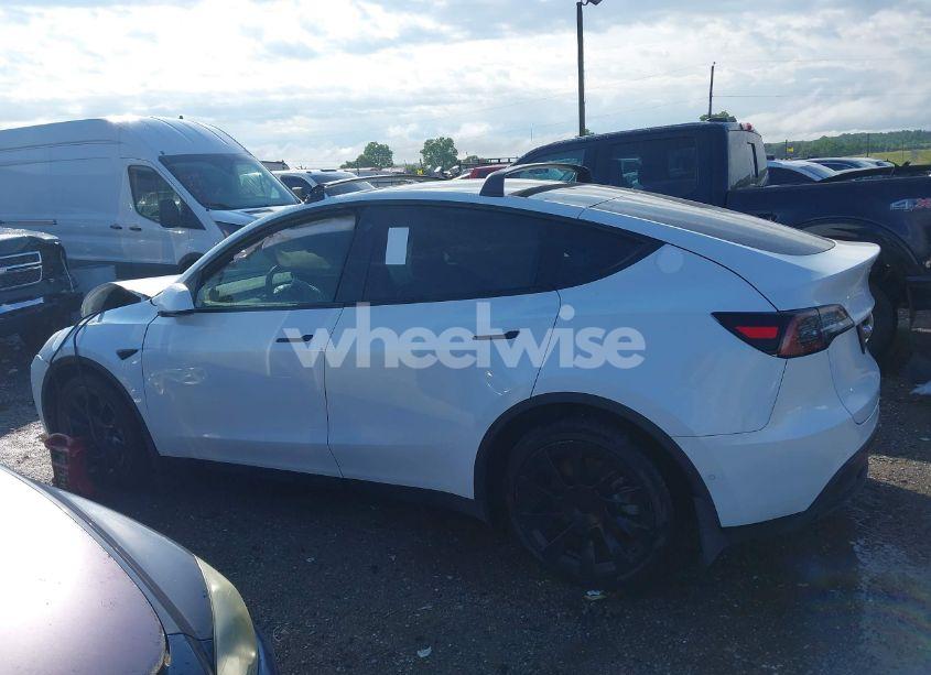 Photo 14 of 2021 Tesla Model Y LONG RANGE DUAL MOTOR ALL-WHEEL DRIVE (VIN 5YJYGDEE5MF184000)