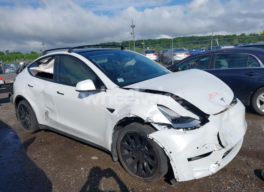 Photo 6 of 2021 Tesla Model Y LONG RANGE DUAL MOTOR ALL-WHEEL DRIVE (VIN 5YJYGDEE5MF184000)
