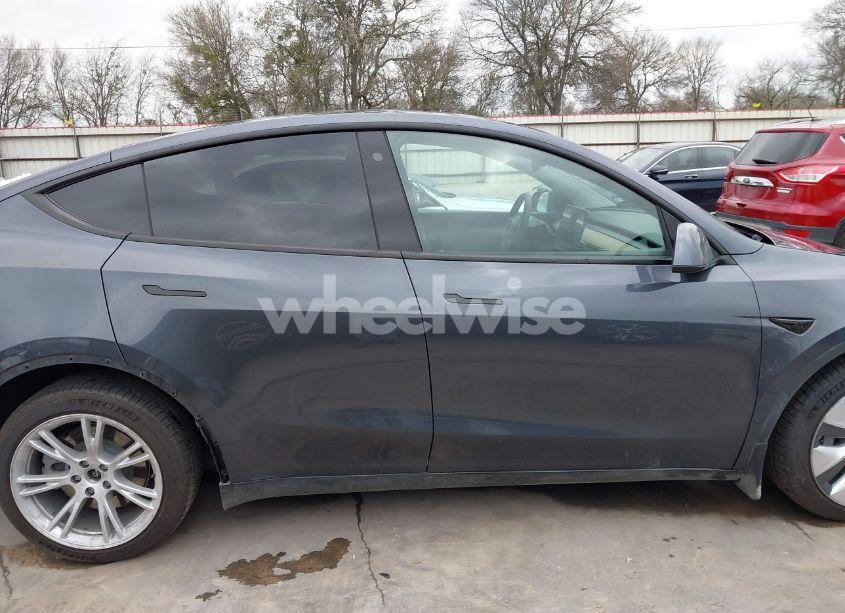 Photo 14 of 2021 Tesla Model Y LONG RANGE DUAL MOTOR ALL-WHEEL DRIVE (VIN 5YJYGDEE5MF199919)