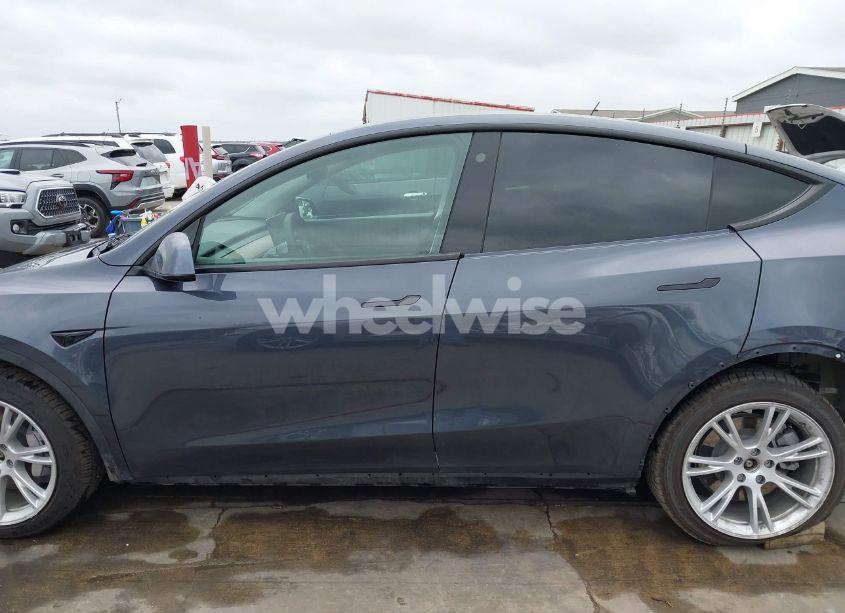 Photo 15 of 2021 Tesla Model Y LONG RANGE DUAL MOTOR ALL-WHEEL DRIVE (VIN 5YJYGDEE5MF199919)