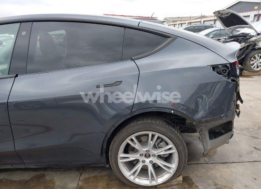 Photo 21 of 2021 Tesla Model Y LONG RANGE DUAL MOTOR ALL-WHEEL DRIVE (VIN 5YJYGDEE5MF199919)