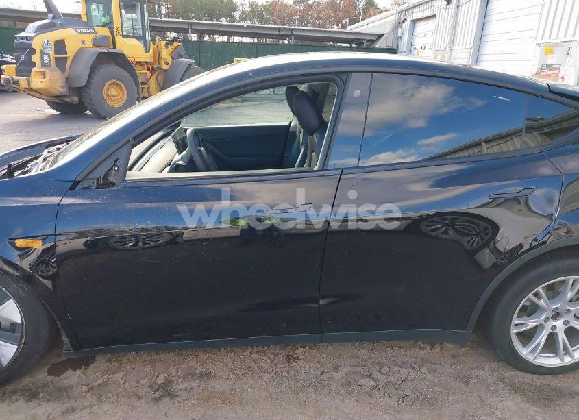 Photo 14 of 2021 Tesla Model Y LONG RANGE DUAL MOTOR ALL-WHEEL DRIVE (VIN 5YJYGDEE5MF232837)