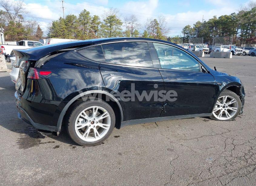 Photo 4 of 2021 Tesla Model Y LONG RANGE DUAL MOTOR ALL-WHEEL DRIVE (VIN 5YJYGDEE5MF232837)