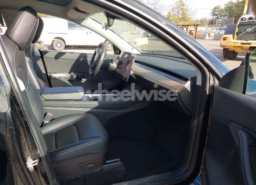 Photo 5 of 2021 Tesla Model Y LONG RANGE DUAL MOTOR ALL-WHEEL DRIVE (VIN 5YJYGDEE5MF232837)