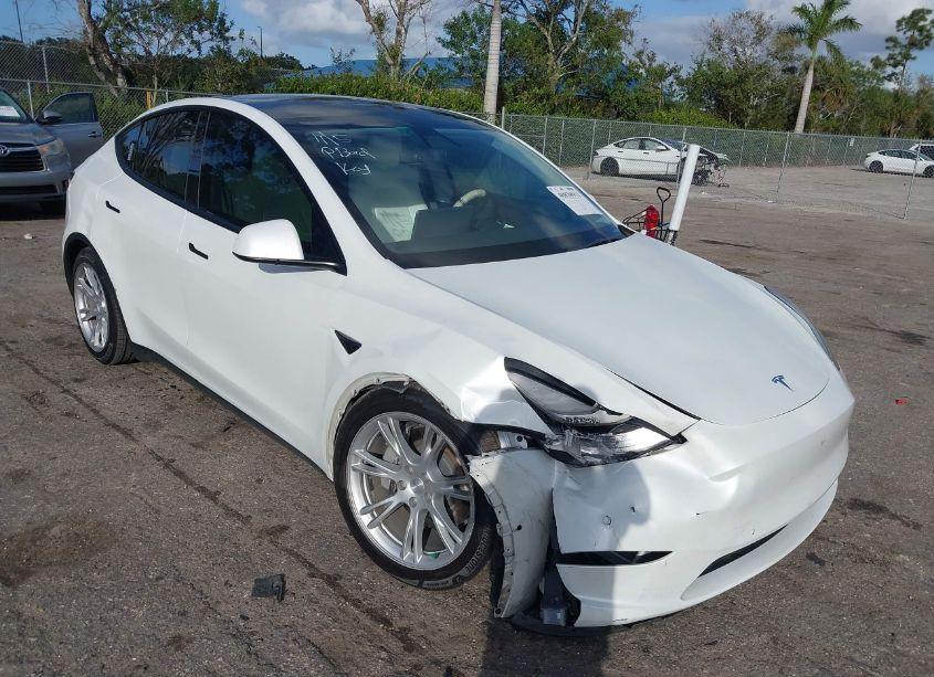 2021 Tesla Model Y LONG RANGE DUAL MOTOR ALL-WHEEL DRIVE (VIN 5YJYGDEE6MF102873) main photo