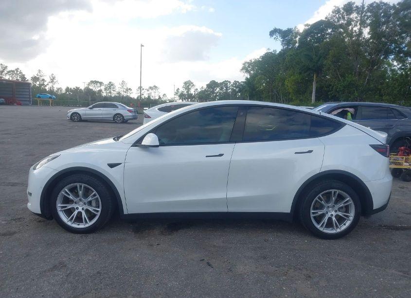 Photo 14 of 2021 Tesla Model Y LONG RANGE DUAL MOTOR ALL-WHEEL DRIVE (VIN 5YJYGDEE6MF102873)