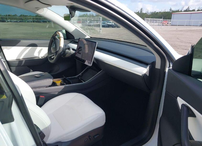 Photo 5 of 2021 Tesla Model Y LONG RANGE DUAL MOTOR ALL-WHEEL DRIVE (VIN 5YJYGDEE6MF102873)