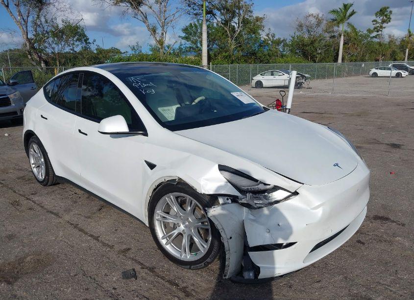 Photo 6 of 2021 Tesla Model Y LONG RANGE DUAL MOTOR ALL-WHEEL DRIVE (VIN 5YJYGDEE6MF102873)