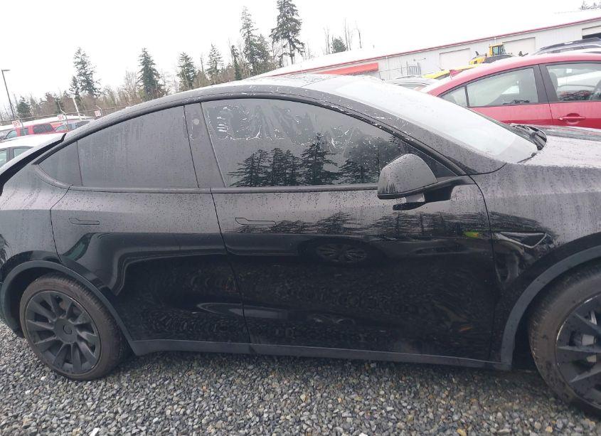 Photo 13 of 2021 Tesla Model Y LONG RANGE DUAL MOTOR ALL-WHEEL DRIVE (VIN 5YJYGDEE6MF239697)