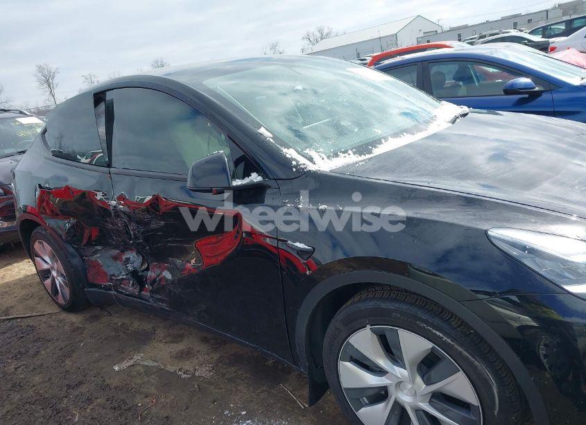 Photo 13 of 2021 Tesla Model Y LONG RANGE DUAL MOTOR ALL-WHEEL DRIVE (VIN 5YJYGDEE6MF285336)