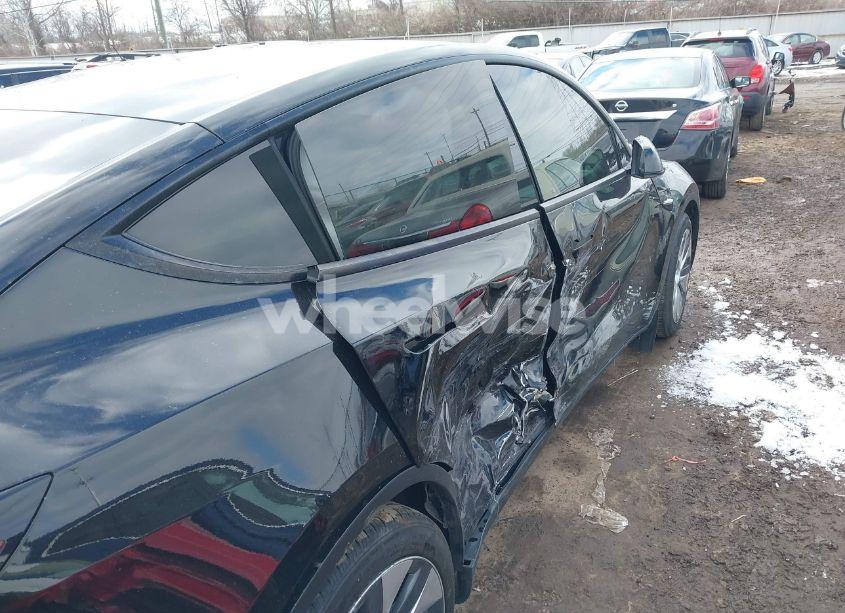 Photo 6 of 2021 Tesla Model Y LONG RANGE DUAL MOTOR ALL-WHEEL DRIVE (VIN 5YJYGDEE6MF285336)