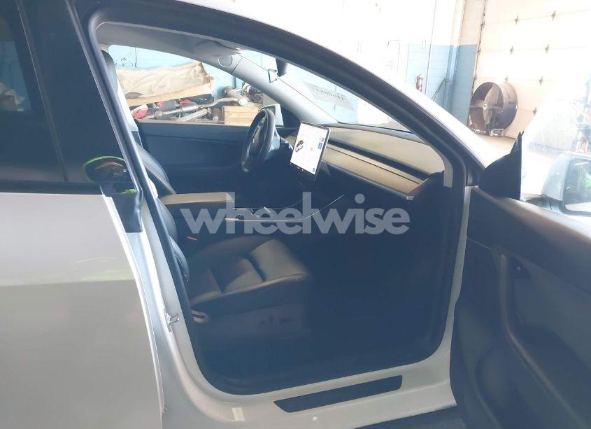Photo 5 of 2020 Tesla Model Y LONG RANGE DUAL MOTOR ALL-WHEEL DRIVE (VIN 5YJYGDEE7LF050362)