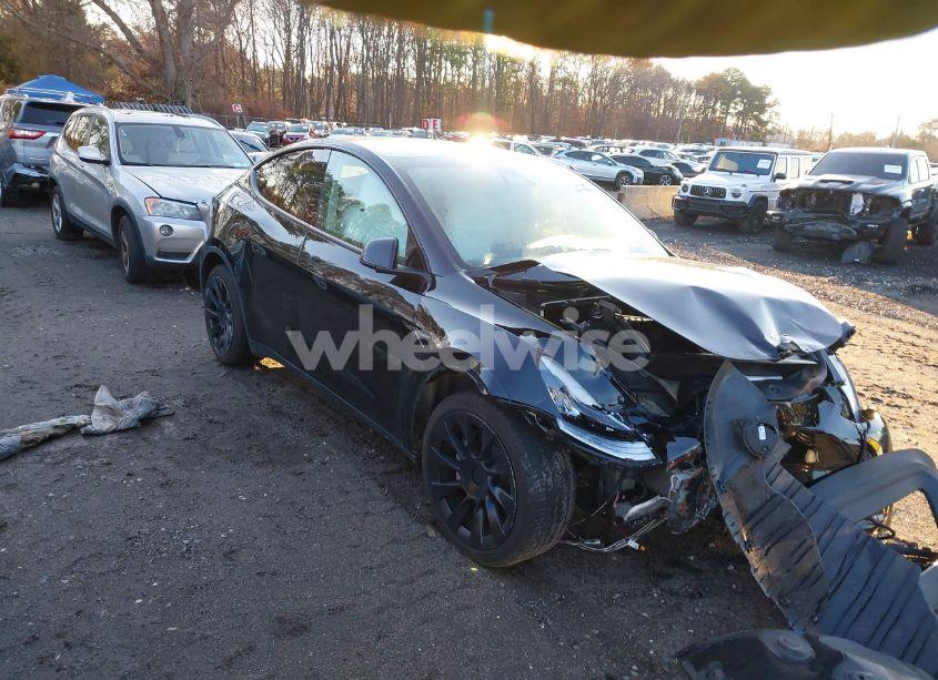 2021 Tesla Model Y LONG RANGE DUAL MOTOR ALL-WHEEL DRIVE (VIN 5YJYGDEE7MF077983) main photo