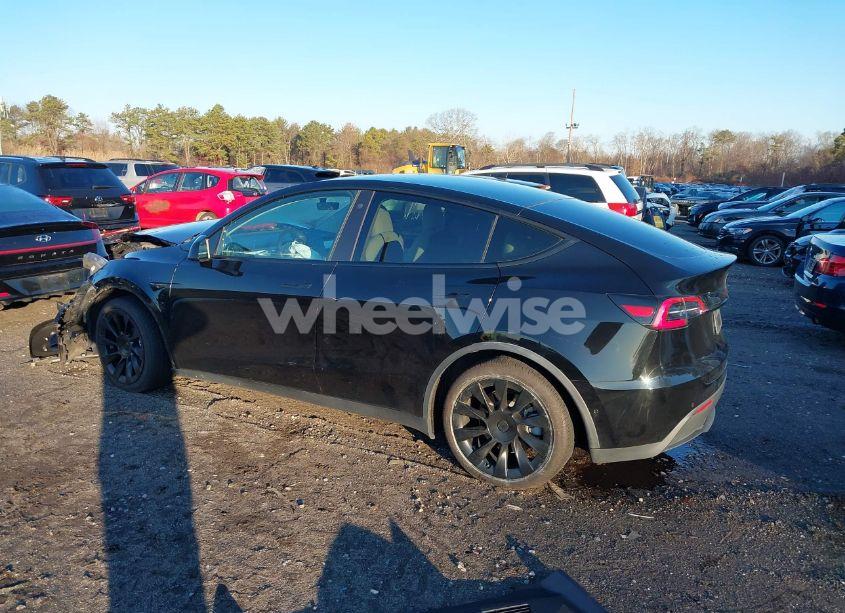 Photo 13 of 2021 Tesla Model Y LONG RANGE DUAL MOTOR ALL-WHEEL DRIVE (VIN 5YJYGDEE7MF077983)