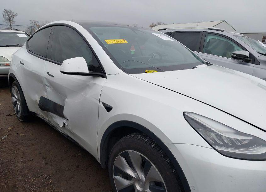 Photo 6 of 2021 Tesla Model Y LONG RANGE DUAL MOTOR ALL-WHEEL DRIVE (VIN 5YJYGDEE7MF083718)