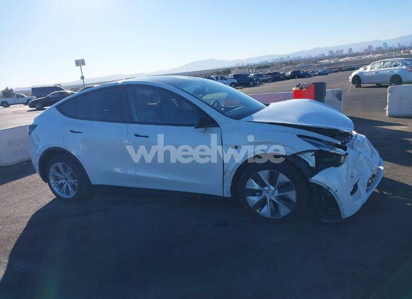 Photo 13 of 2021 Tesla Model Y LONG RANGE DUAL MOTOR ALL-WHEEL DRIVE (VIN 5YJYGDEE7MF094346)